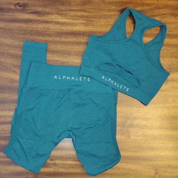 Alphalete Pants - ALPHALETE Aero Set - Leggings and Bra - Medium